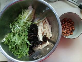 Bitter Chrysanthemum Fungus Mixed with Yuba recipe