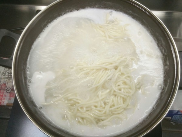 Fried Noodles with Egg and Shredded Chicken recipe