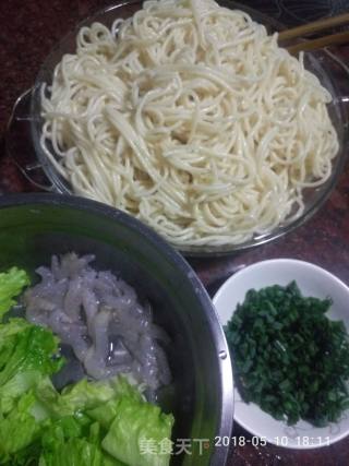 Fried Noodles with Shrimp and Seaweed recipe