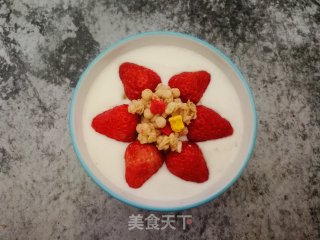 Strawberry Oatmeal Yogurt Bowl recipe