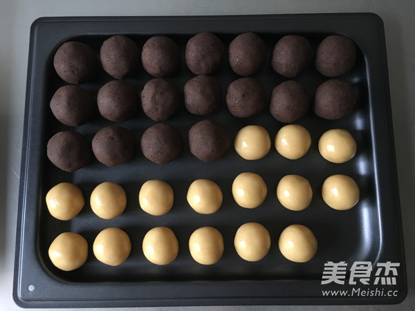 Cantonese Egg Yolk Bean Paste Mooncake recipe