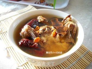 Stewed Pigeon with Ganoderma, Wolfberry and Jujube recipe