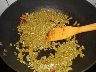 Breakfast with Porridge and Side Dishes-spicy Stir-fried Soaked Cowpeas recipe