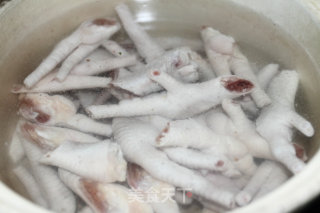 Gluttonous Snacks: Chicken Feet with Pickled Peppers recipe