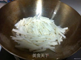 Stir-fried Lotus Root with Laba Garlic recipe