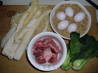 A Beautiful Soup for Fat-reducing Beauty-bamboo Sun and Pigeon Egg Soup recipe
