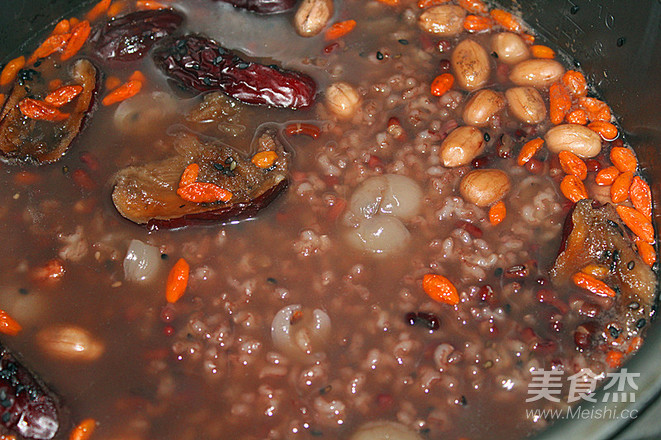 Four Seasons Congee for Nourishing Blood and Nourishing Beauty——red Dates, Longan and Black Sesame Congee recipe