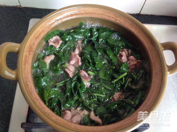 Lycium Barbarum Leaf Lean Meat Soup recipe