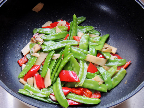 Fried Snow Peas with Pleurotus Eryngii recipe