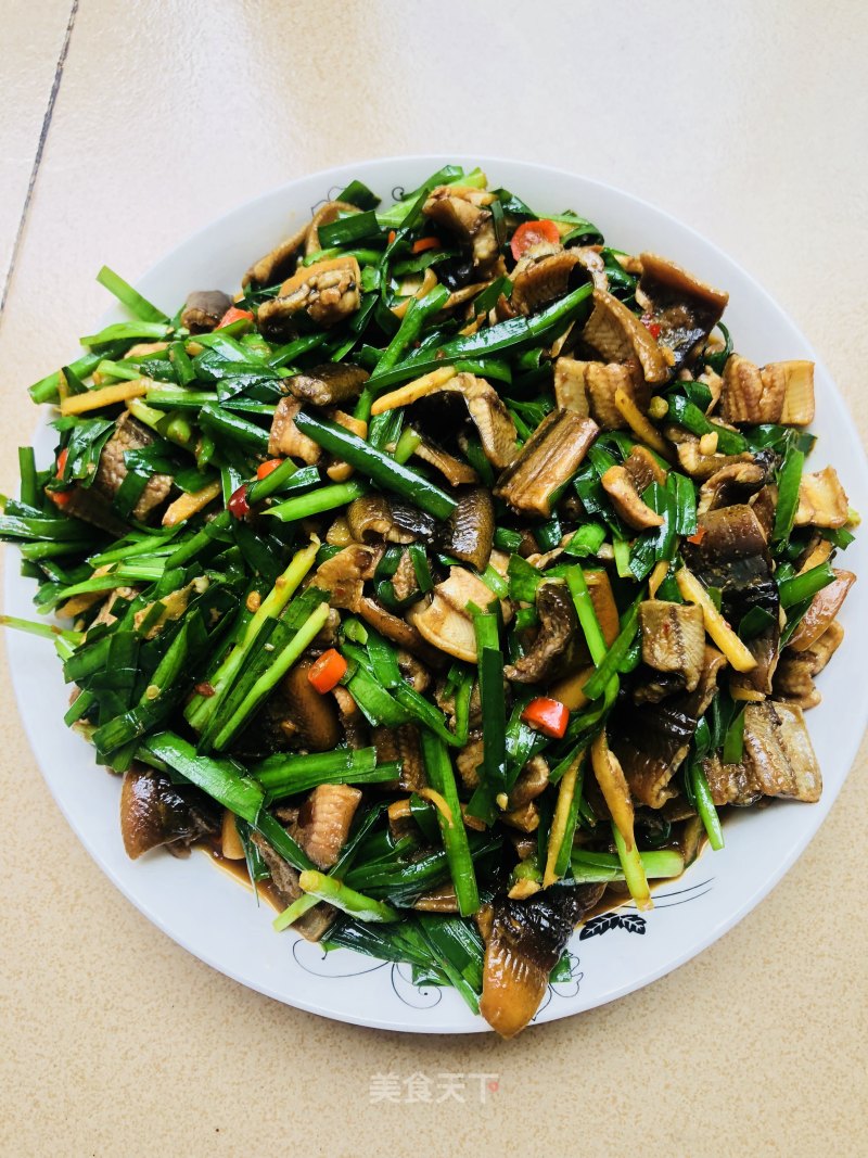 Stir-fried Chinese Chives with Sliced Rice Eel