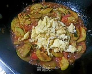 Scrambled Eggs with Zucchini and Tomato recipe