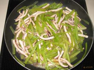 Fried Squid with Celery recipe