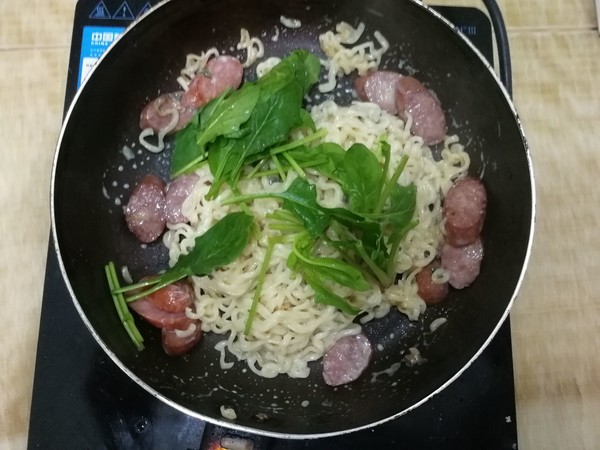 #中卓牛骨汤面#｜fried Noodles with Cheese and Sausage recipe