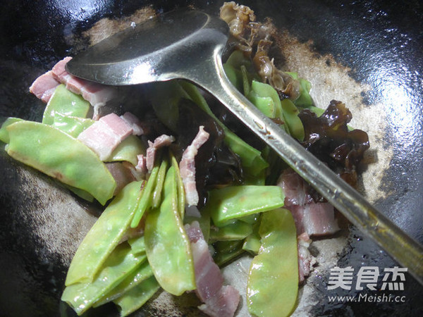 Stir-fried Lentils with Pork Belly and Fungus recipe