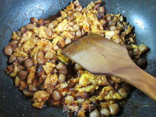 Mushrooms, Peanuts and Egg Sauce recipe
