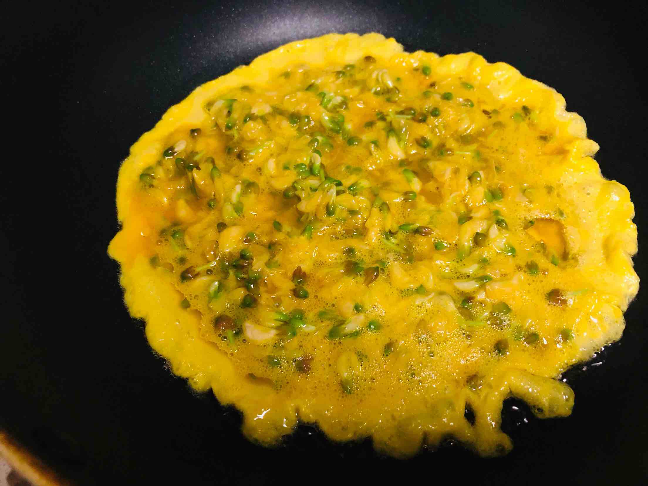 Scrambled Eggs with Sophora Japonica recipe