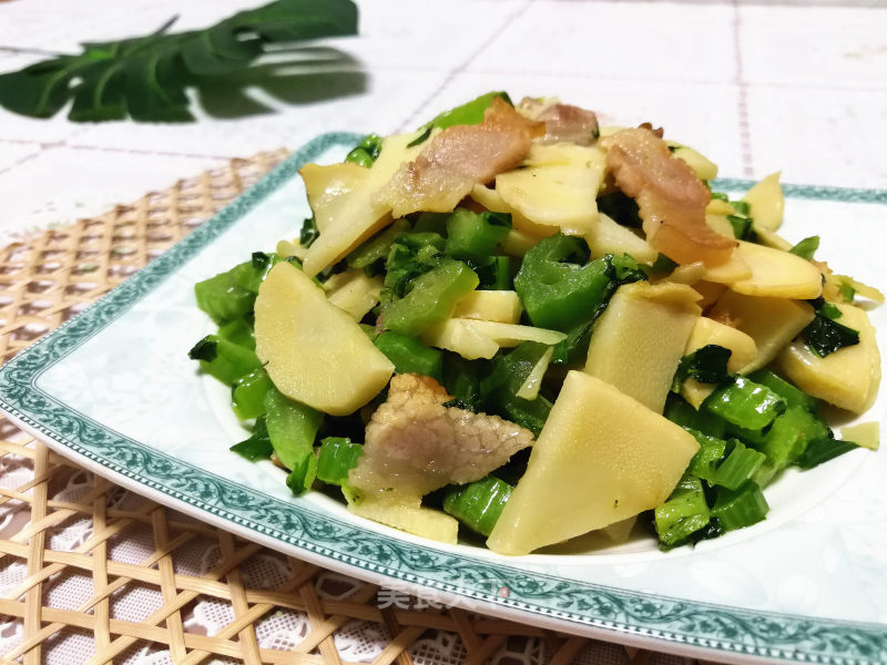 Stir-fried Bamboo Shoots with Bacon and Mustard Greens recipe