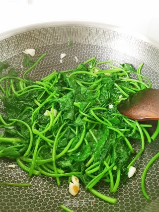 Green Stir-fried Sweet Potato Leaves recipe