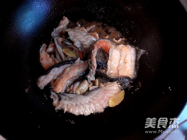 Stewed Fish Cubes with Mushrooms and Tofu recipe