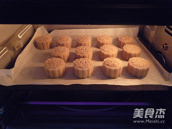 Cantonese Style Golden Thread Pork Floss Moon Cake recipe