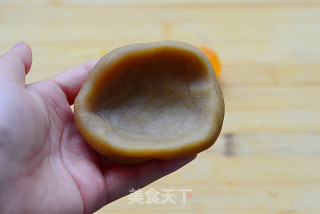 Private Recipes are Open-cantonese-style Lotus Paste Egg Yolk Mooncakes recipe