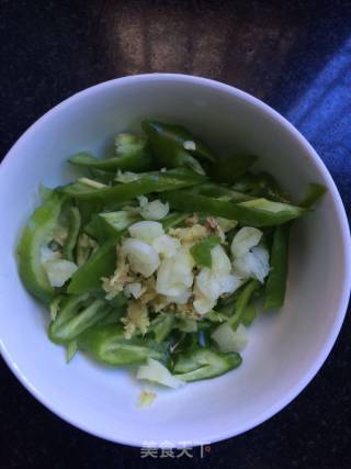 Stir-fried Watermelon Rind with Green Pepper recipe