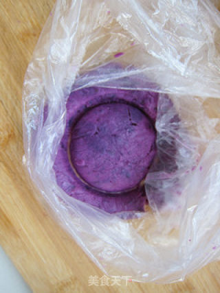 Quickly and Skillfully Make Milk-flavored Purple Sweet Potato Sesame Cake recipe