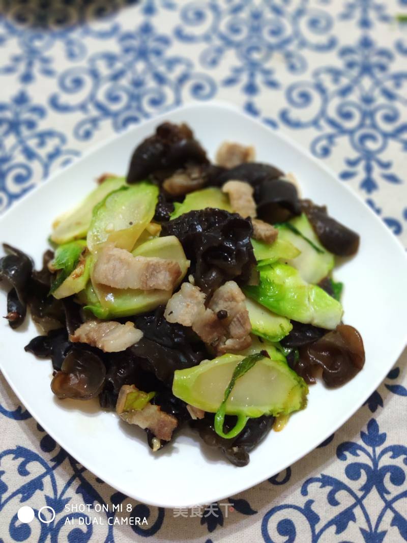 Stir-fried Vegetables with Pork Belly and Fungus recipe