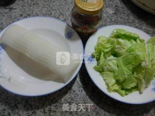 Stir-fried Rice Cake with Clove Fish Cabbage recipe