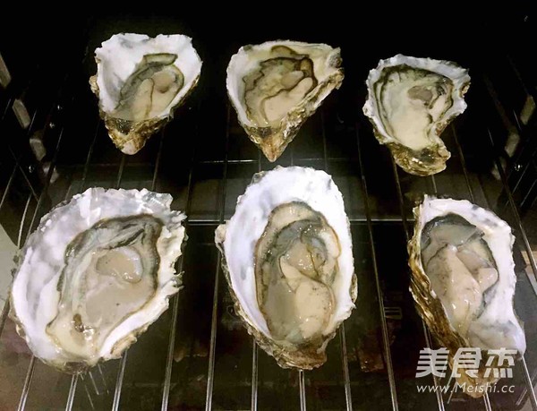 Grilled Oysters with Oyster Sauce and Garlic recipe