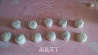 50g Snowy Moon Cake (double Filling: Mung Bean and Red Bean) recipe