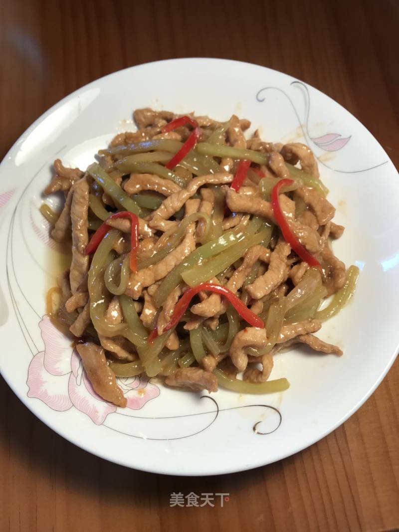 Stir-fried Shredded Pork with Lettuce recipe