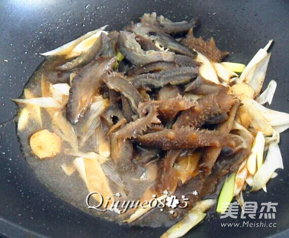 Braised Sea Cucumber with Abalone Sauce and Green Onion recipe