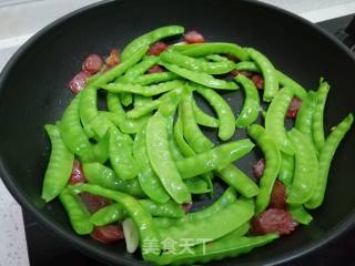 Stir-fried Snow Peas with Sausage recipe