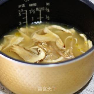 Delicious and Nutritious Stewed Rice-----matsutake Stewed Rice recipe