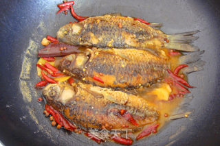 Homemade Braised Small Crucian Carp recipe