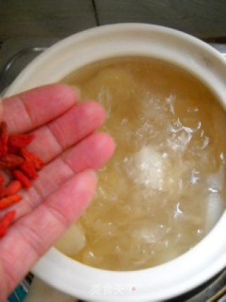 Chinese Wolfberry and Sago White Fungus Soup recipe