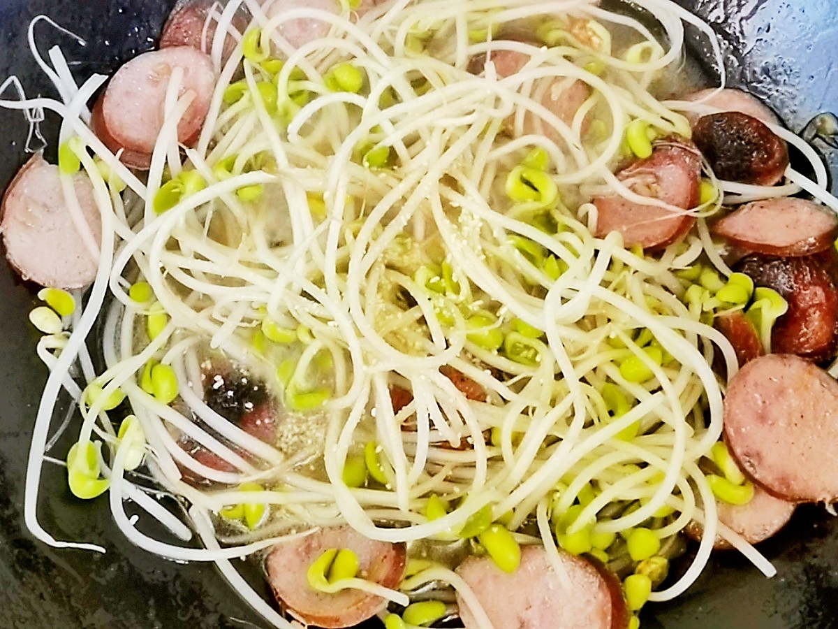 1 Sausage, 1 Bean Sprouts, 1 Stir-fry, Simple and Delicious recipe