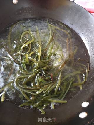 "cold Food" Mixed with Minced Garlic and Seaweed recipe