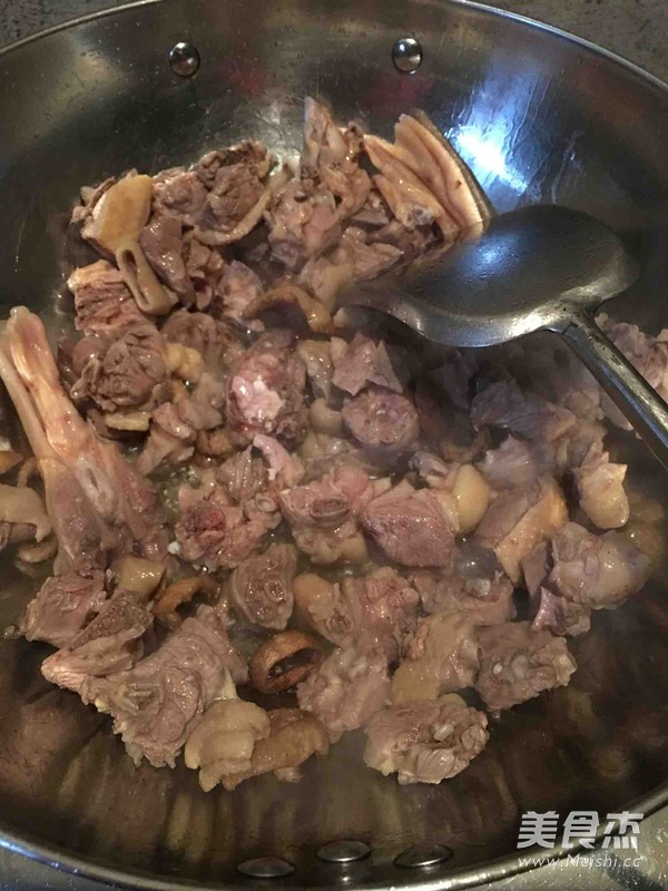 Bowl of Roasted Duck with Beans recipe