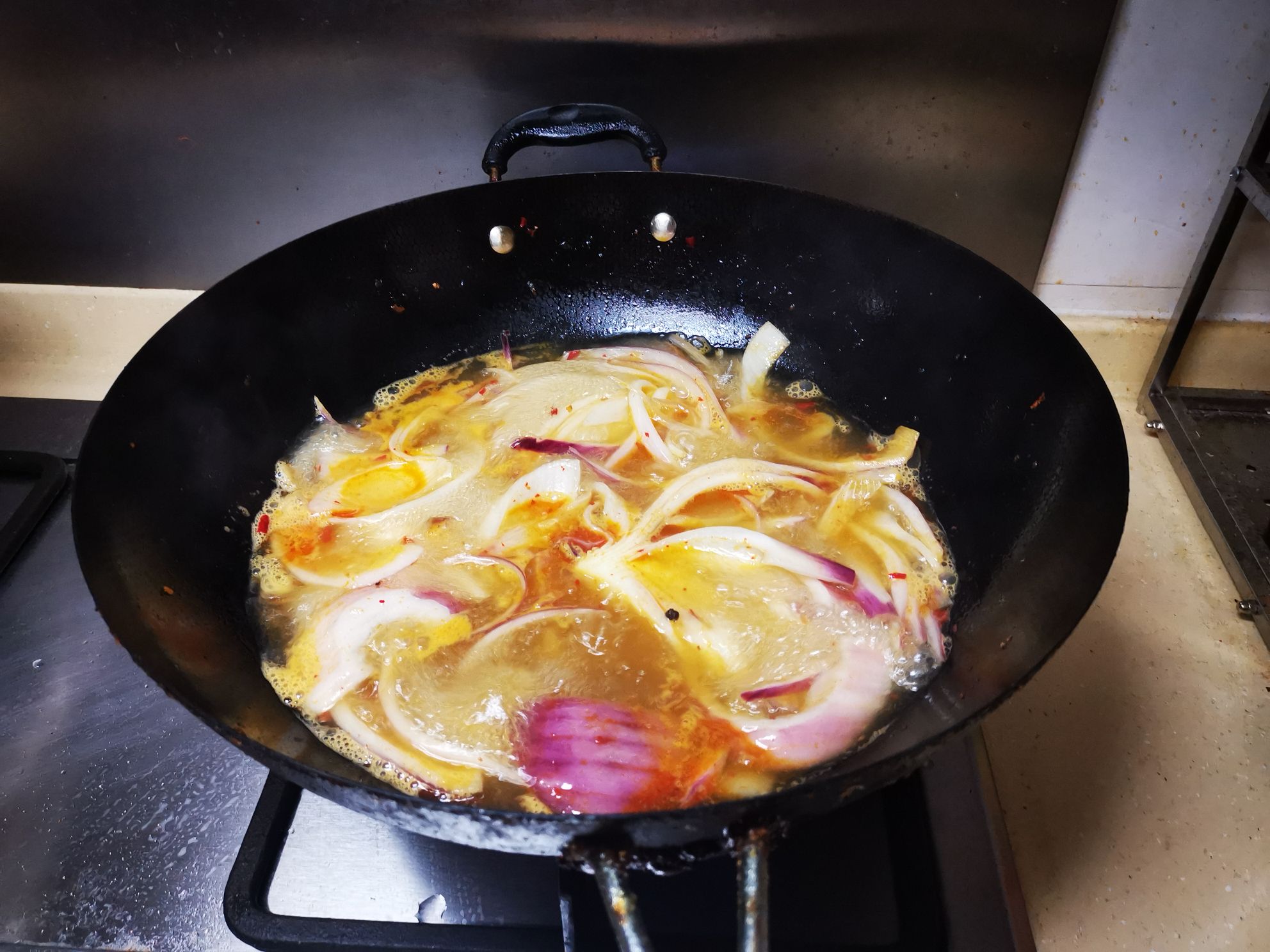 Onion Stewed Silver Carp recipe