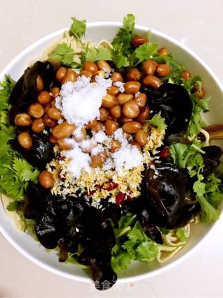 Coriander Fungus Mixed with Dried Shreds recipe