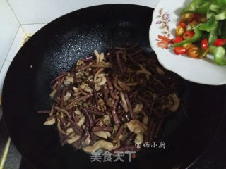 #trust之美# Stir-fried Bracken with Shredded Pork recipe