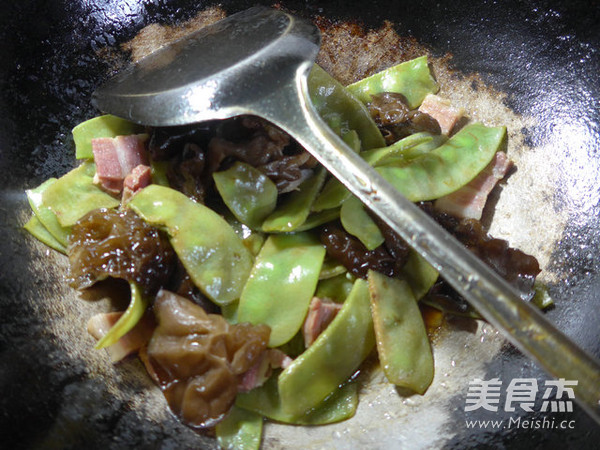 Stir-fried Lentils with Pork Belly and Fungus recipe