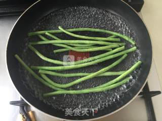 Braised Noodles with Beans recipe