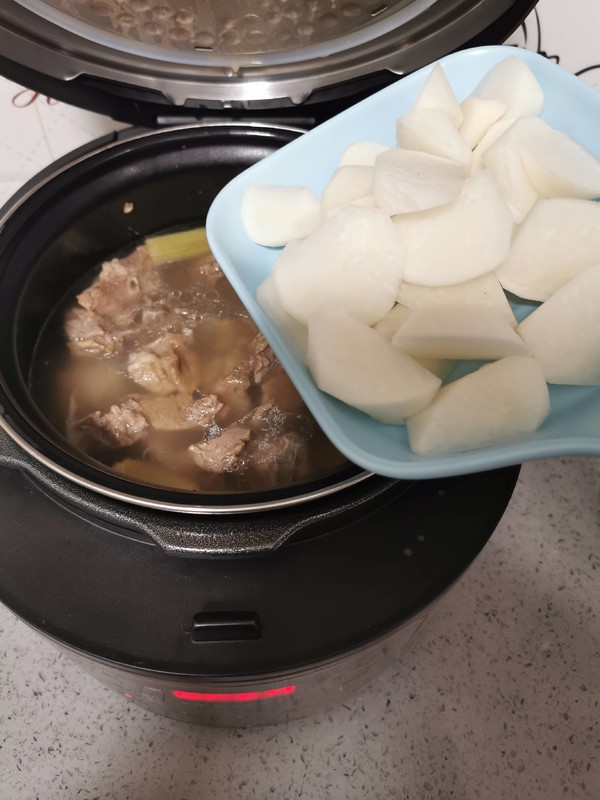 Braised Lamb Chops with White Radish recipe