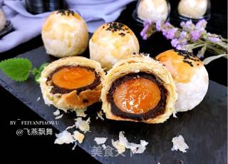 Enjoy Mid-autumn Festival and Reunion~【golden Egg Yolk Pastry】 recipe