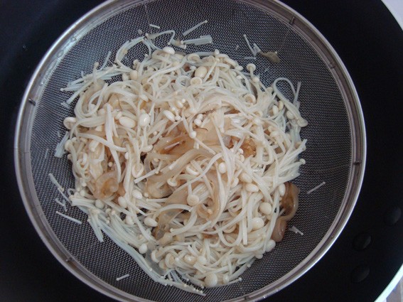 Shredded Enoki Mushroom and Jellyfish recipe