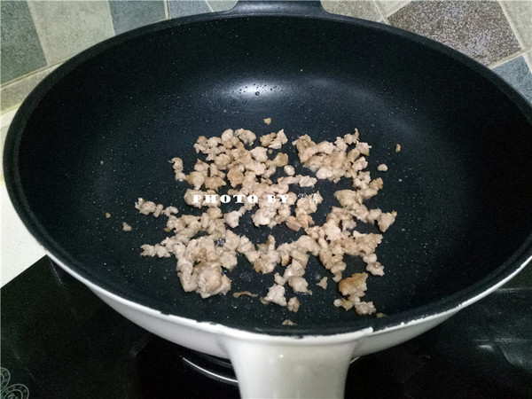 Stir-fried Pork with Garlic Sprouts recipe