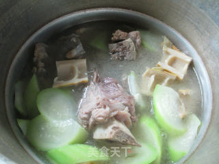 Sheep's Tail Bamboo Shoots Night Blossom Tube Bone Soup recipe